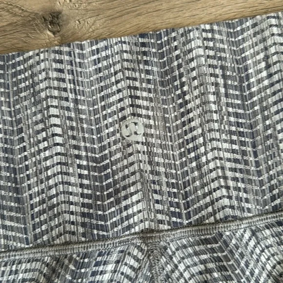 Size4 Lululemon athletica leggings - Picture 2 of 5